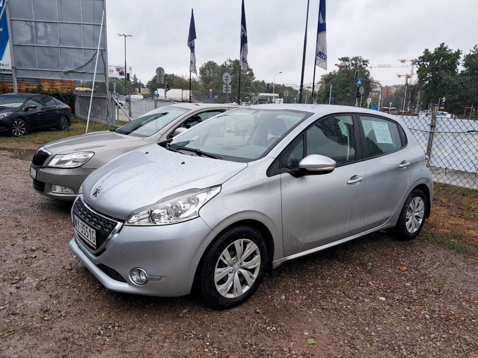Peugeot 208 - 2013