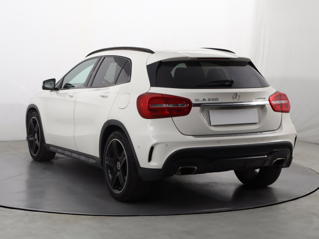 Mercedes-Benz GLA 250 4MATIC