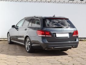 Mercedes-Benz E - 2015