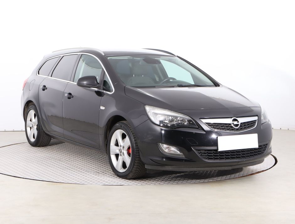 Opel Astra - 2011