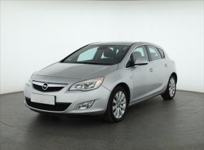 Opel Astra - 2012