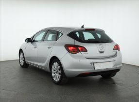 Opel Astra - 2012