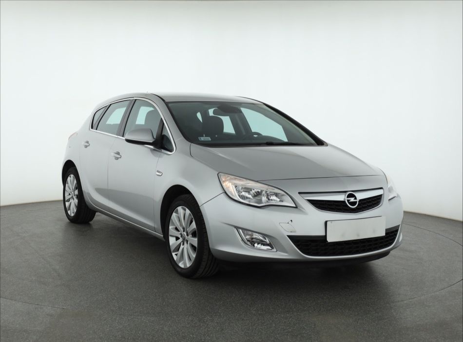Opel Astra - 2012