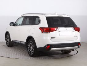Mitsubishi Outlander - 2016