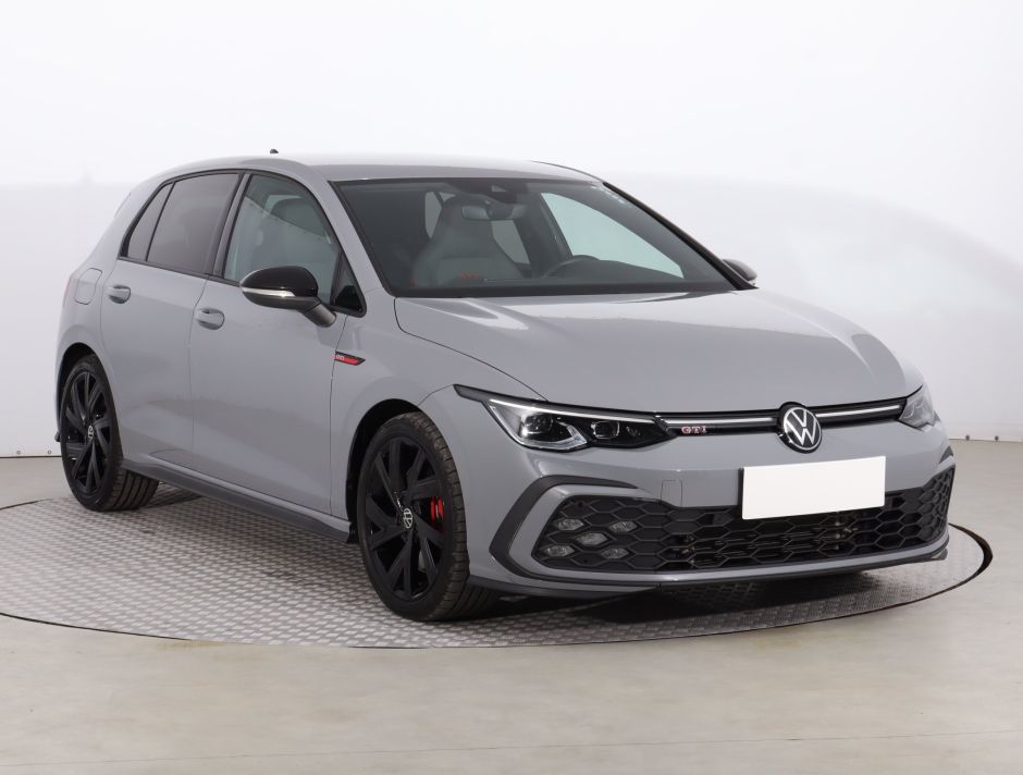 Volkswagen Golf - 2023