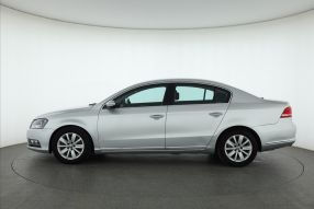 Volkswagen Passat - 2010
