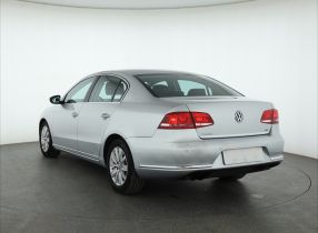 Volkswagen Passat - 2010