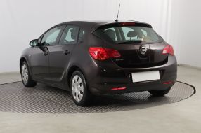Opel Astra - 2012