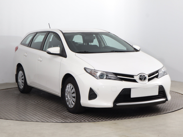 Toyota Auris 2015
