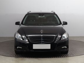 Mercedes-Benz E - 2010