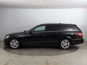 Mercedes-Benz E - 2010