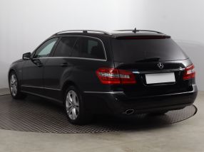 Mercedes-Benz E - 2010