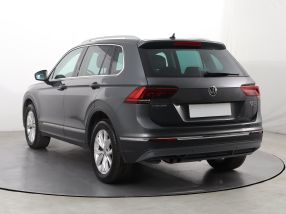 Volkswagen Tiguan - 2016