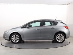 Opel Astra - 2011
