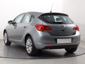Opel Astra - 2011