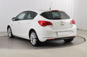 Opel Astra - 2012