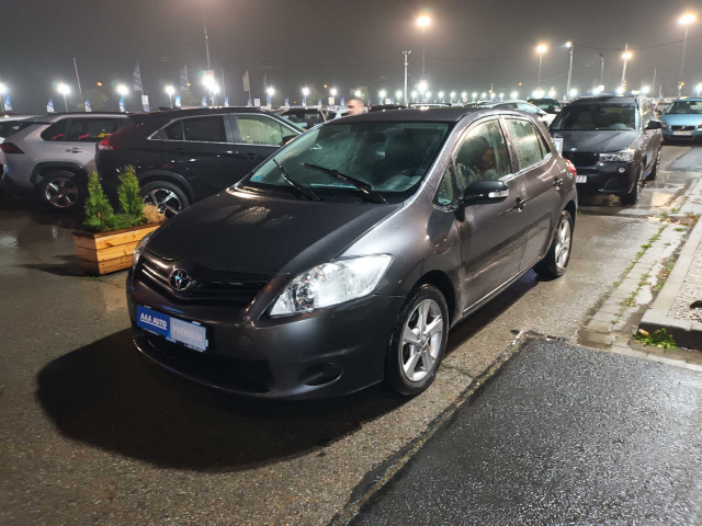 Toyota Auris 2011