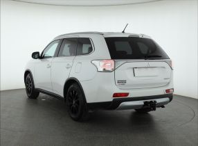 Mitsubishi Outlander - 2014