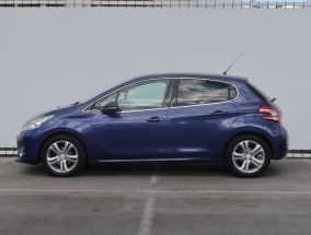 Peugeot 208 - 2012
