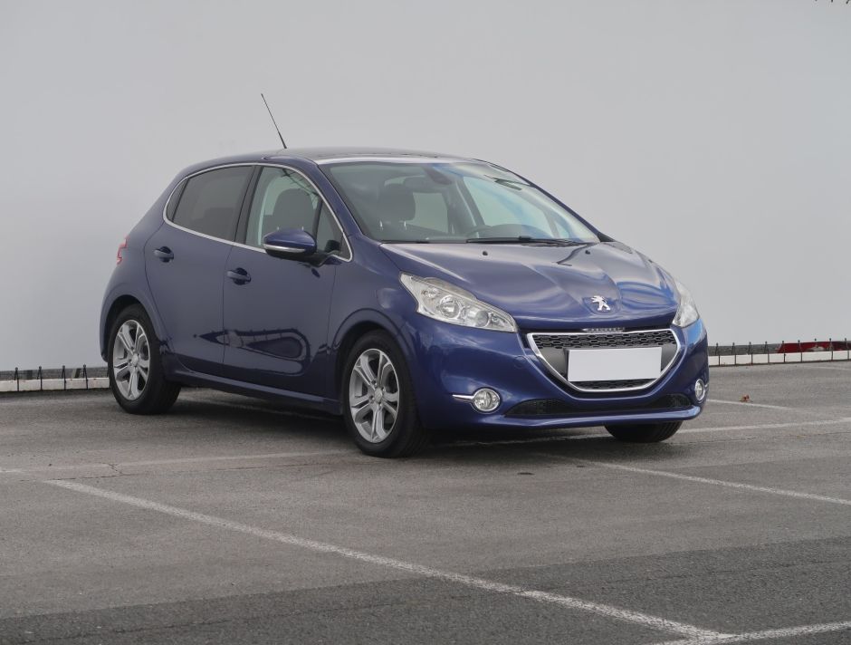 Peugeot 208 - 2012