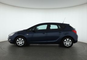 Opel Astra - 2011