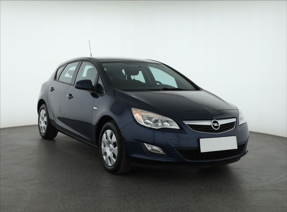 Opel Astra - 2011