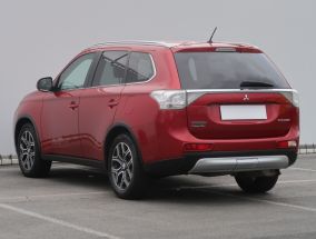 Mitsubishi Outlander - 2015