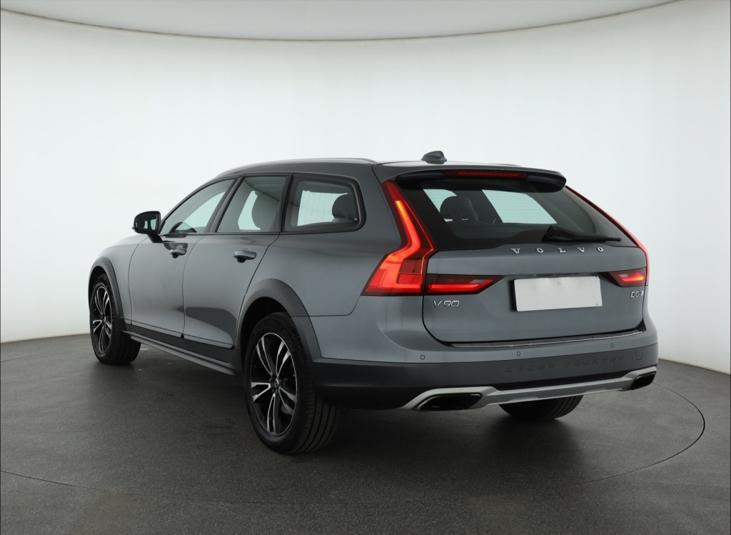 Volvo V90 Cross Country