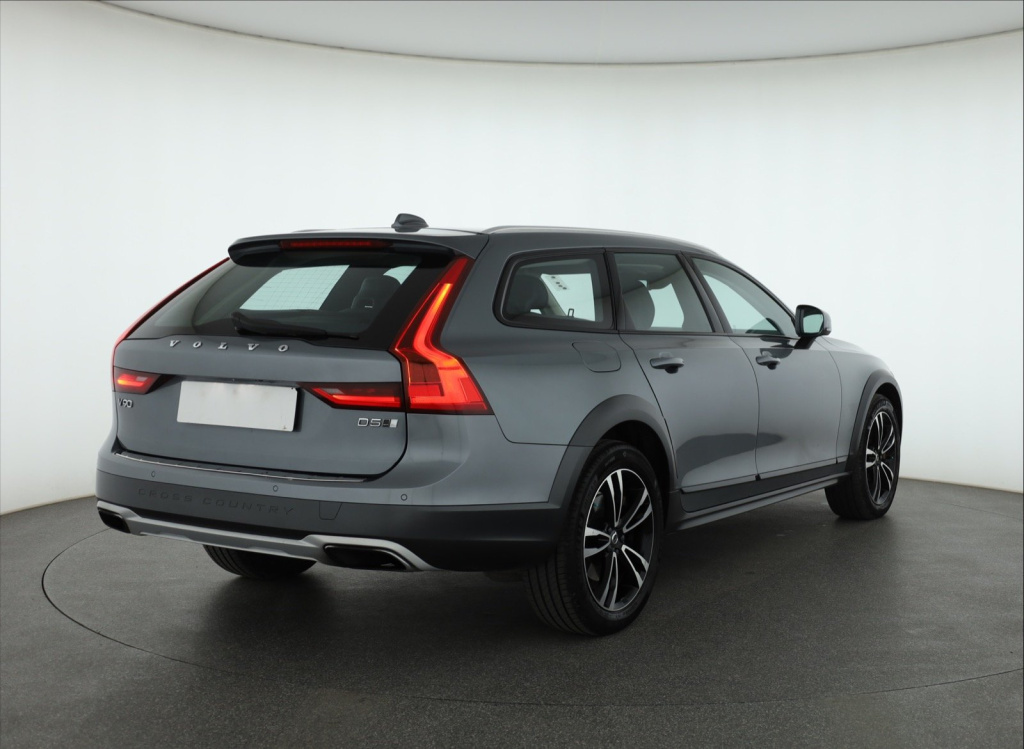 Volvo V90 Cross Country