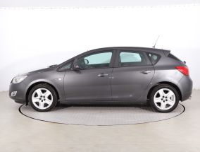 Opel Astra - 2012