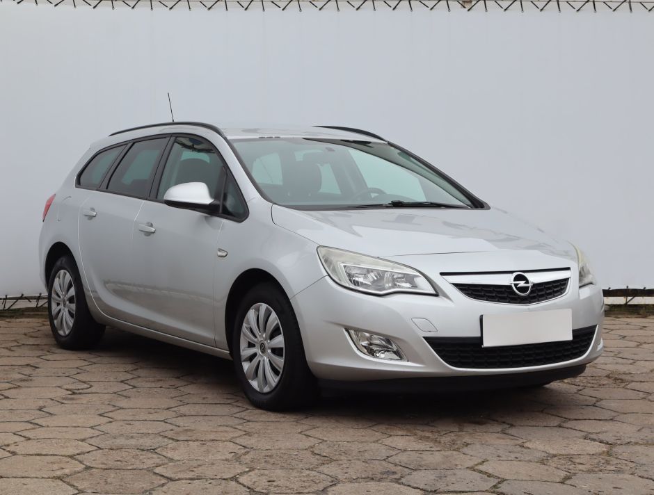 Opel Astra - 2011
