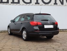 Opel Astra - 2012