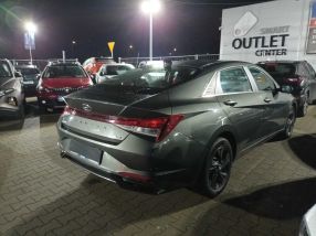 Hyundai Elantra - 2021