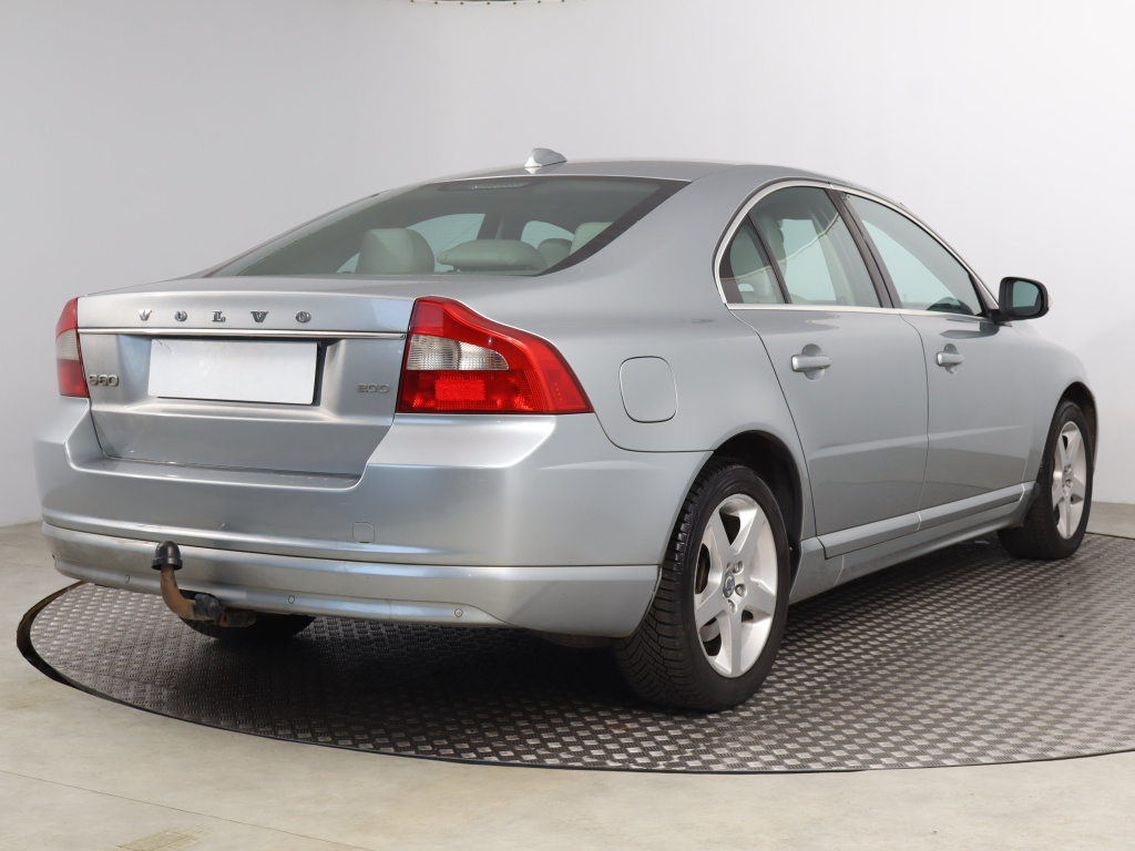 Volvo S80