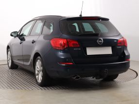 Opel Astra - 2012