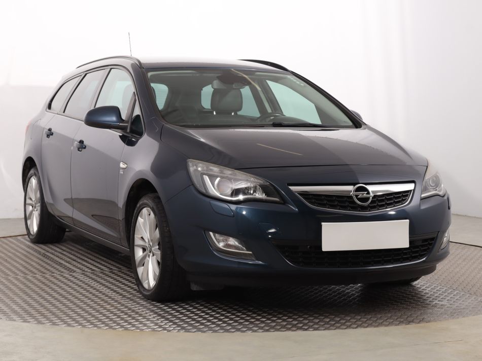 Opel Astra - 2012