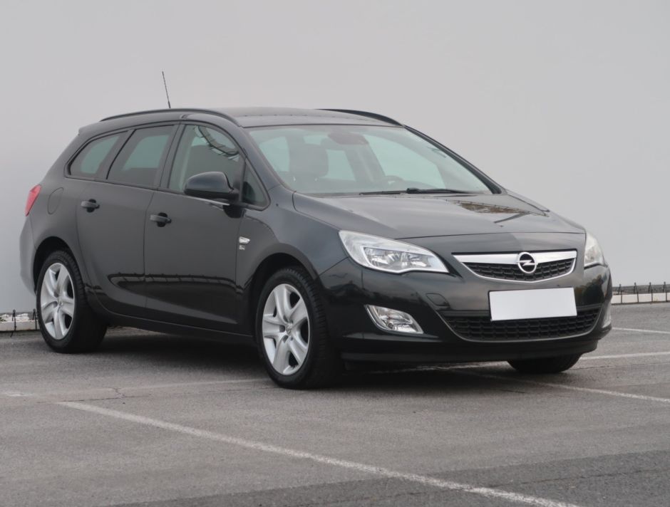 Opel Astra - 2012