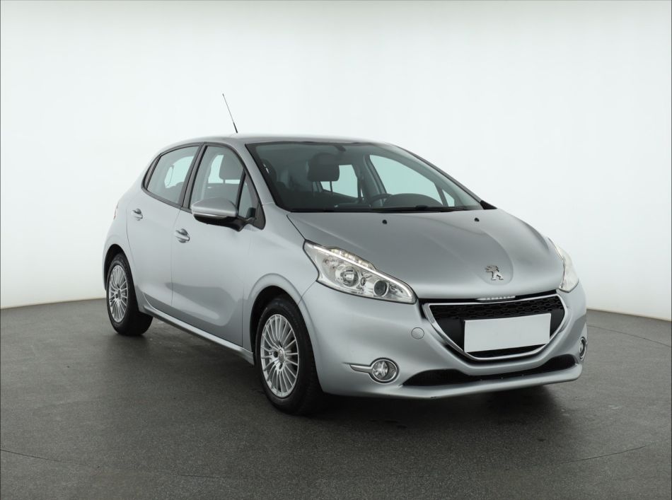 Peugeot 208 - 2012