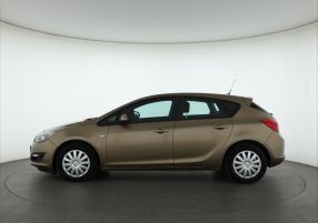 Opel Astra - 2013