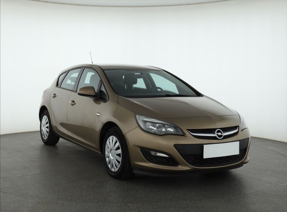 Opel Astra - 2013