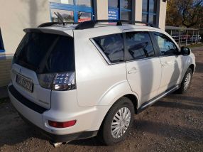 Mitsubishi Outlander - 2010