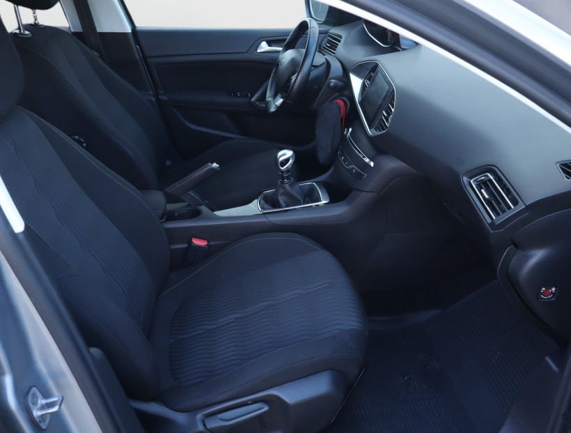 Peugeot 308, 2015