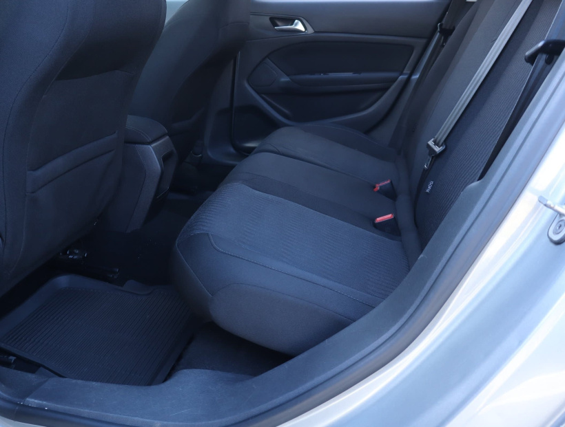 Peugeot 308, 2015