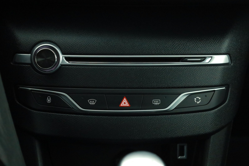Peugeot 308, 2015