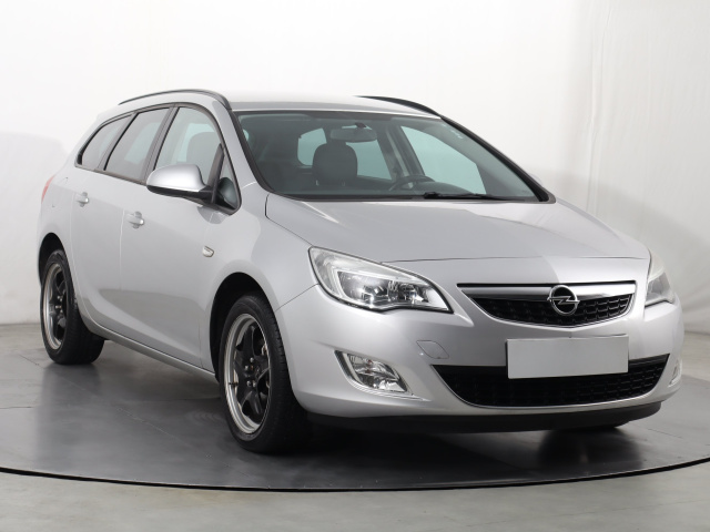 Opel Astra, 2011