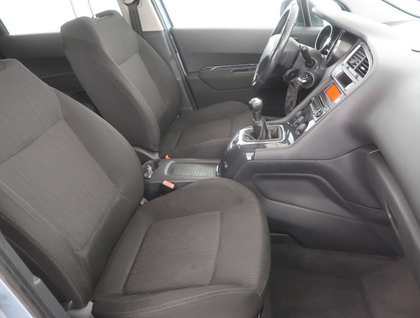 Peugeot 5008, 2010