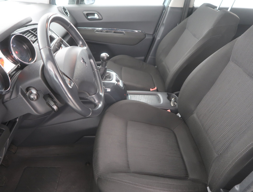 Peugeot 5008, 2010