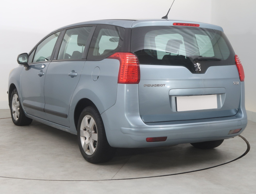 Peugeot 5008, 2010