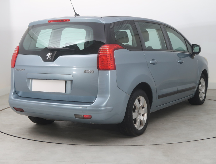 Peugeot 5008, 2010