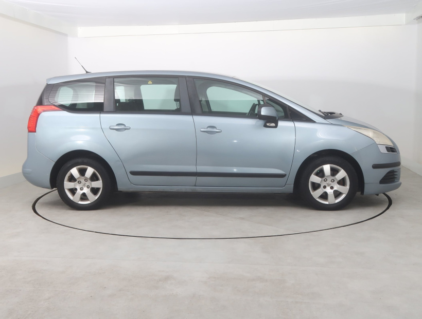 Peugeot 5008, 2010